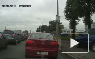 Дорожные хамы устроили массовый заезд по тротуару