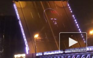 Юрий Гагарин появился на Дворцовом мосту в честь Дня космонавтики