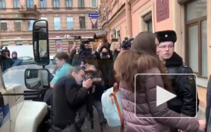 Петербурженку с "коронавирусом" увезли из здания суда в больницу 