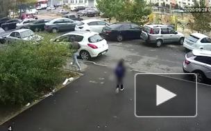 Видео ДТП: Во дворе дома в Воронеже иномарка сбила ребенка 