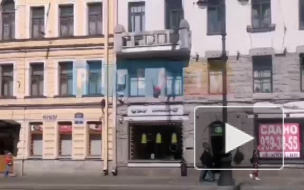 Из громкоговорителей на Невском зазвучала музыка военных лет
