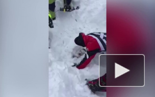 Страшное видео из Хакасии: туристов откапывают из-под снежного завала