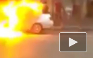 Огненное видео: В Ростове вспыхнул и сгорел дотла автомобиль