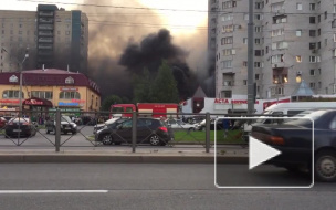 Видео: На Комендантском проспекте горел бизнес-центр