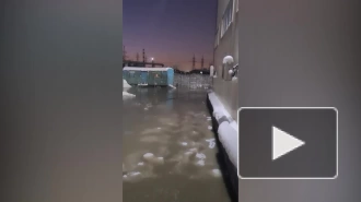 Очевидец: в Уткиной Заводи затопило улицу и территорию завода