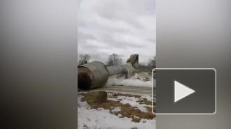Водонапорная башня упала на машину приехавших ее ремонтировать рабочих