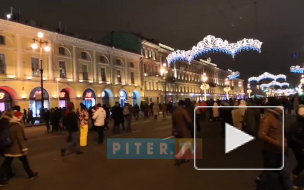 Петербуржцы отметили Новый год народными гуляниями по Невскому