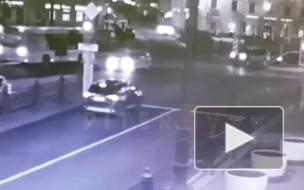 Видео: легковушка осталась без "носа" из-за ДТП на пересечении Садовой и Московского