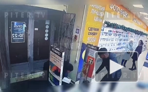 Вооруженные мужчины ограбили магазин электроники на Ленинском проспекте 