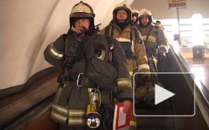 На станции метро "Савеловская" в Москве один из выходов закрывался из-за задымления, приехали три пожарных расчета