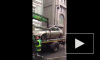 Появилось видео опасного эвакуатора машин в Москве