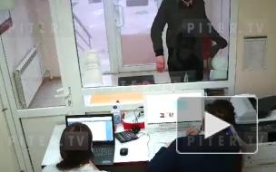 Офис микрозаймов на проспекте Маршала Жукова ограбил неизвестный мужчина в маске