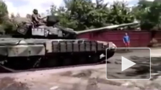Последние новости с Украины: уроки вождения трофейного танка попали на видео