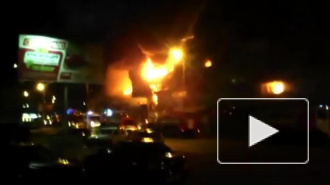 Пожар на Полетаевском рынке в Рязани 10 октября сняли на видео. Сгорели продуктовые и вещевые магазины 