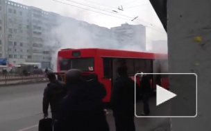 Видео и фото горящего автобуса в Казани опубликовали в сети