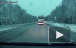 "Нереально повезло": В сети появилось видео из Удмуртии, где водителю повезло уйти от лобового столкновения с фурой