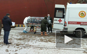 Piter.tv показывает, как госпитализировали заболевшего с подозрением на коронавирус