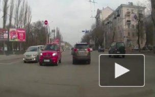 Блондинка за рулем: автоледи ехала по встречке в Воронеже, разговаривая по телефону