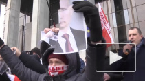 К посольству России в Минске стянулся спецназ