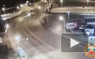 Россиянин на BMW на большой скорости вылетел с развязки и попал на видео