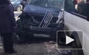 Видео жуткого ДТП в Челябинске: внедорожник вылетел на остановку и сбил 4 человек