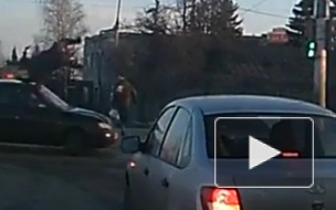 Жуткое видео из Пензы: ВАЗ сбил женщину на зебре