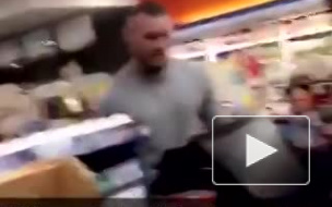 Видео: кассирша сошла с ума, увидев Конора Макгрегора