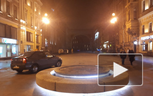 На Большой Морской установили фонтан с подсветкой 