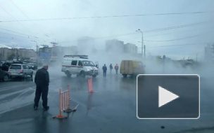 В Петербурге снова бьют "гейзеры" с кипятком