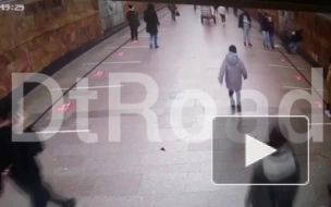 В метро Москвы погиб один пассажир, пытаясь спасти другого