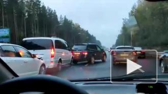 Паровозик из 9 машин собрал пробку на Дороге Жизни