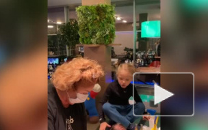 Мать Тимати показала, как купает новорожденного внука