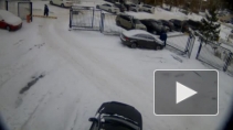 В Перми мужчина набросился на пенсионера и избил его из-за снега (видео)