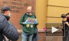 В поддержку Ильи Азара в одиночные пикеты вышли его коллеги. Их задержали