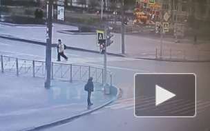 В Купчино такси пробило ограждение и вылетело на тротуар