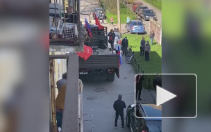 В Московском районе ветеранов поздравили концертом во дворе