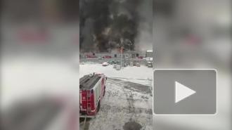 На складе в Омске произошел пожар на площади 4,5 тыс. кв. м