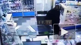 Неизвестный передумал грабить аптеку в Приморском районе после крика продавца