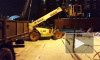 Видео: на Ремесленной улице строительный кран перекрыл вход в жилое здание