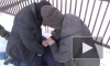 ФСБ опубликовала видео задержания торговцев оружием в Петербурге