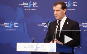 В день рождения Дмитрия Медведева петербуржцы пожелали ему бдить и побольше радоваться