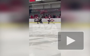 Пьяный арбитр погнался за шайбой и упал во время хоккейного матча