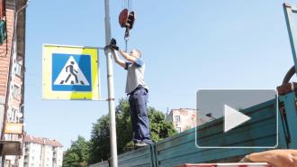 На улицах Выборга начали менять опоры наружного освещения