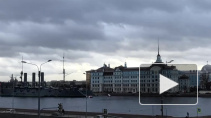 В Петербурге неизвестный забрался на мачту крейсера "Аврора"