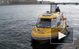 Аквабусы с трудом ходят по Неве в Петербурге