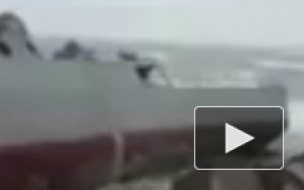 Видео из Ирана: Во время шторма потерпел крушение иранский военный корабль
