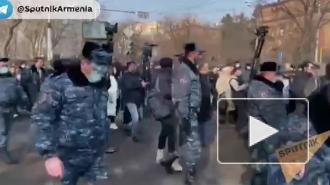 В Ереване задержали несколько человек на акции оппозиции