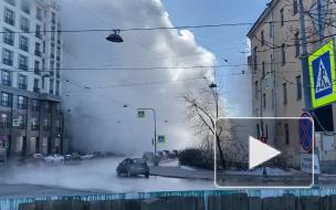 На Исполкомской забил огромный фонтан горячей воды