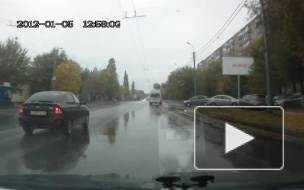 Видео: в Оренбурге женщина остановила драку двух агрессивных мужчин