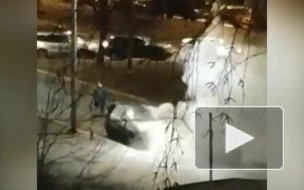 Видео: дотла сгорел Opel на Новоизмайловском проспекте